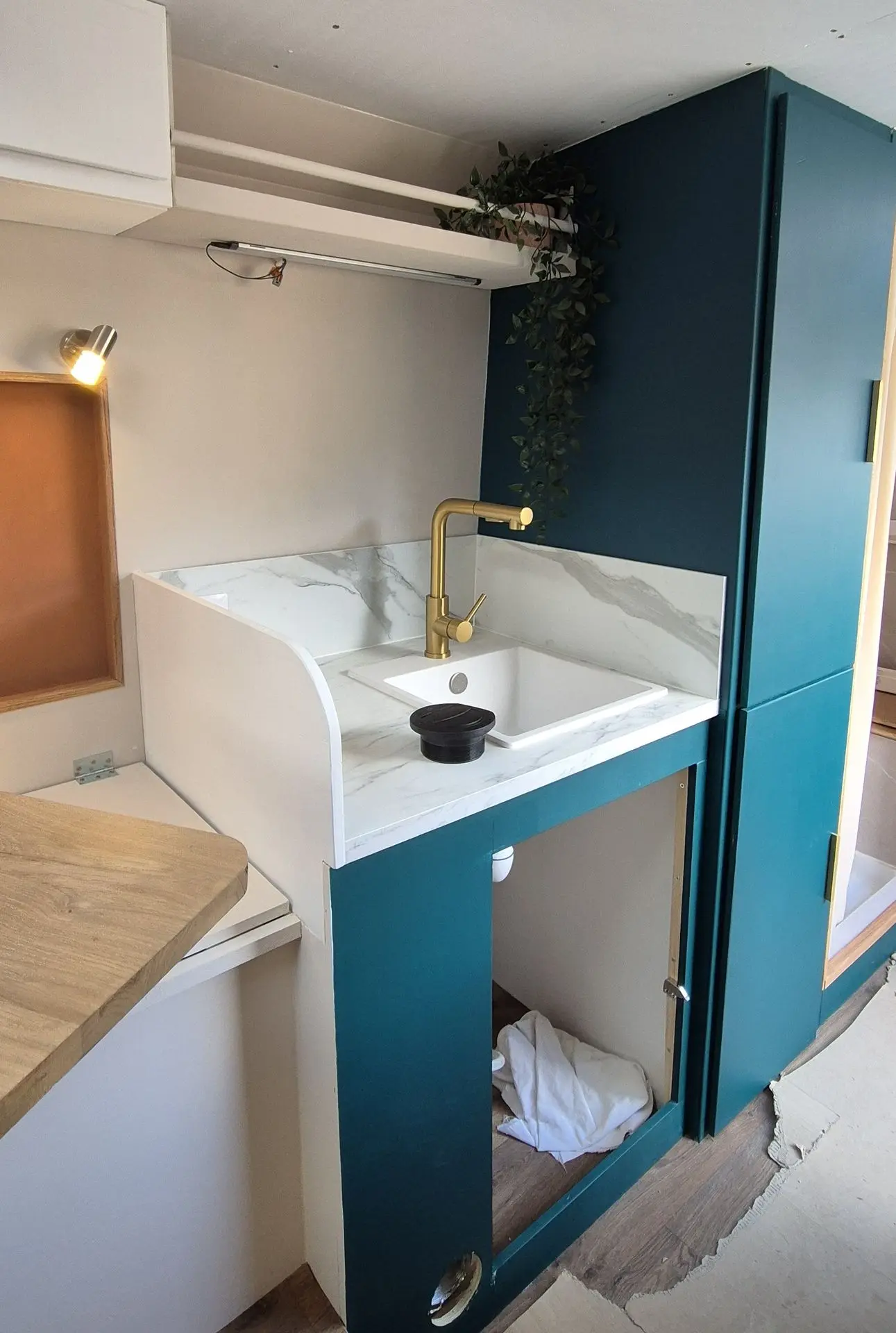 cuisine en cours d'aménagement van